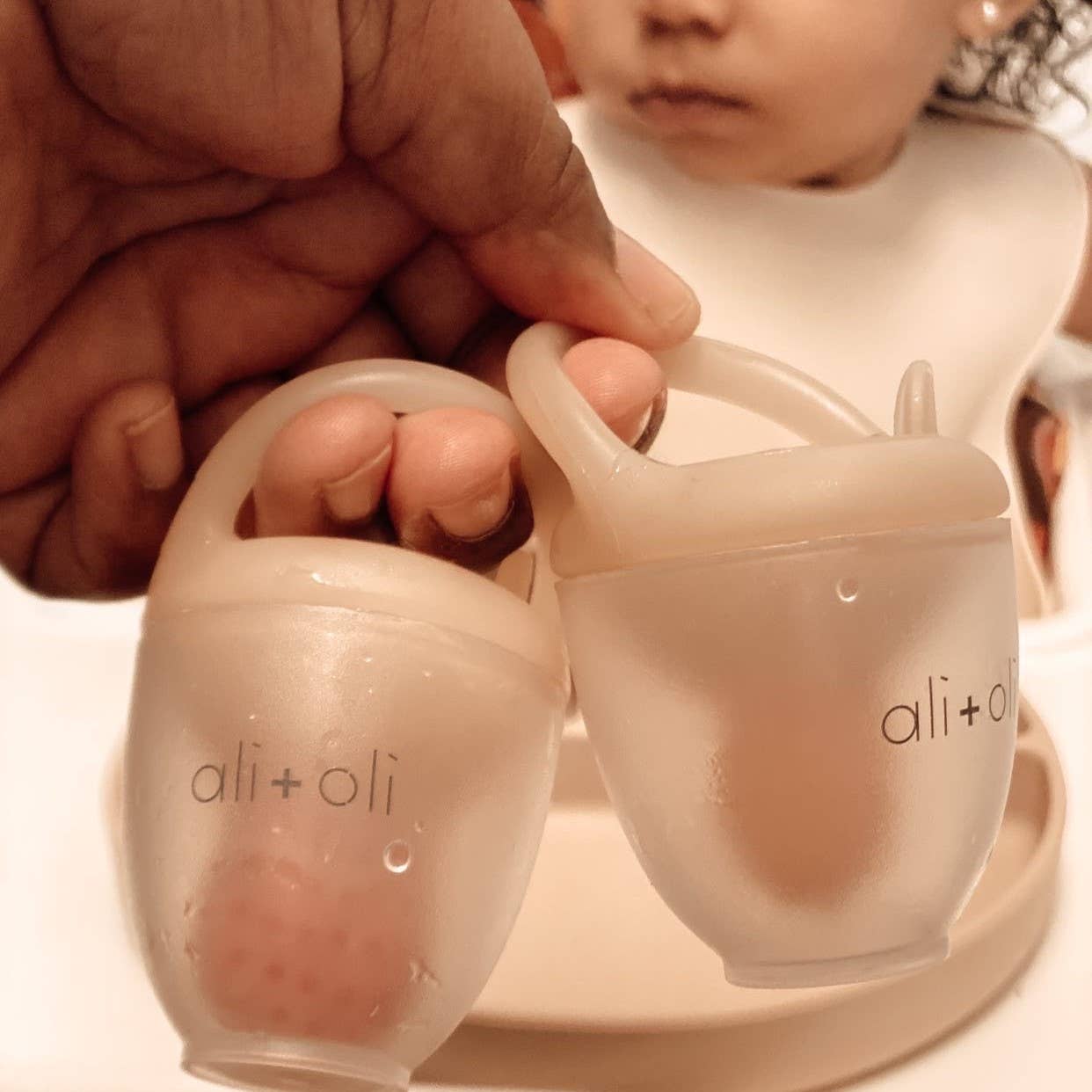 Ali+Oli - Silicone Food & Fruit Feeder (2 sizes) Oat & Coco
