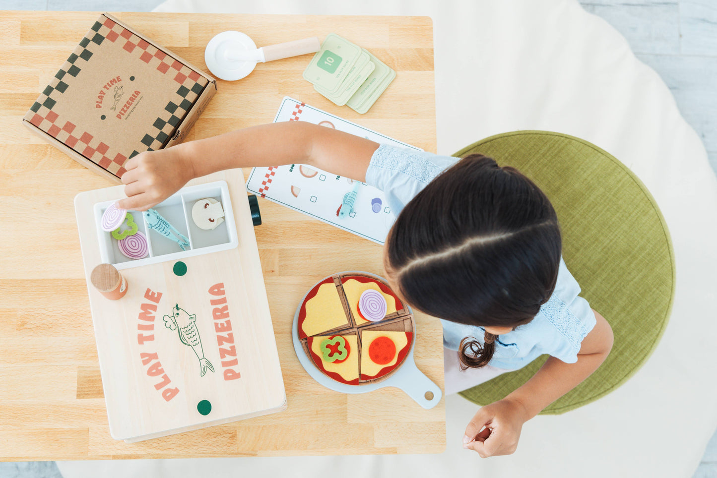 Pearhead - Wooden Pizzeria Toy Set, 18-Piece Pizza Pretend Play Food