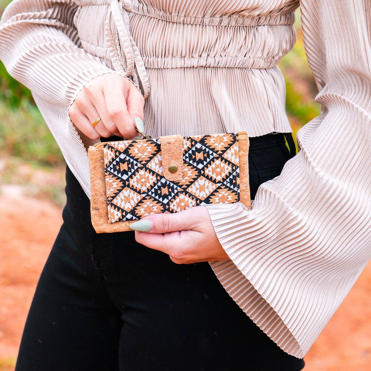 Meninas Bonitas Cork - Sleek Vegan Cork Wallet BAG-2302
