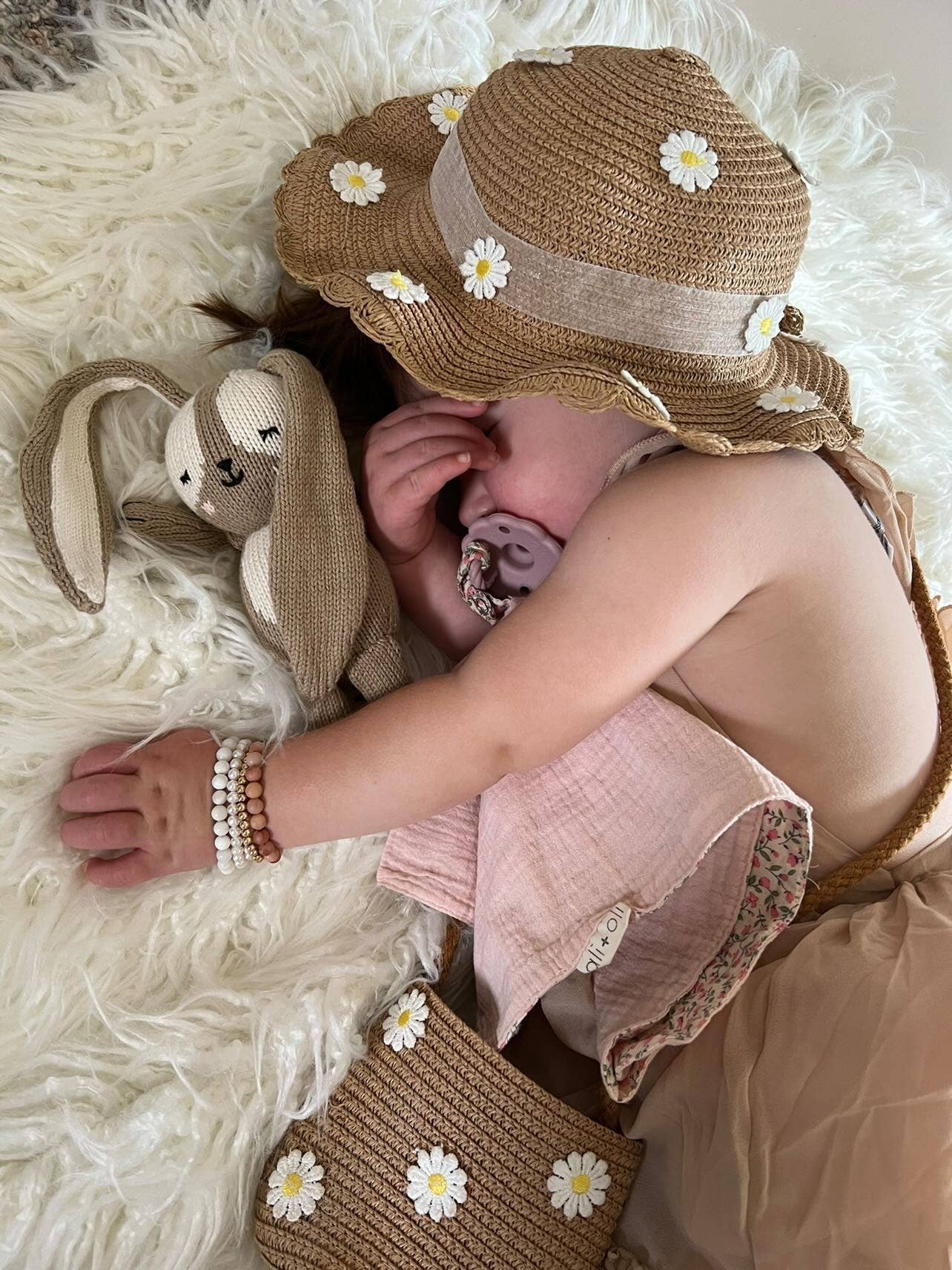 Ali+Oli - Pacifier Blanket Holder (Pink/Flowers)