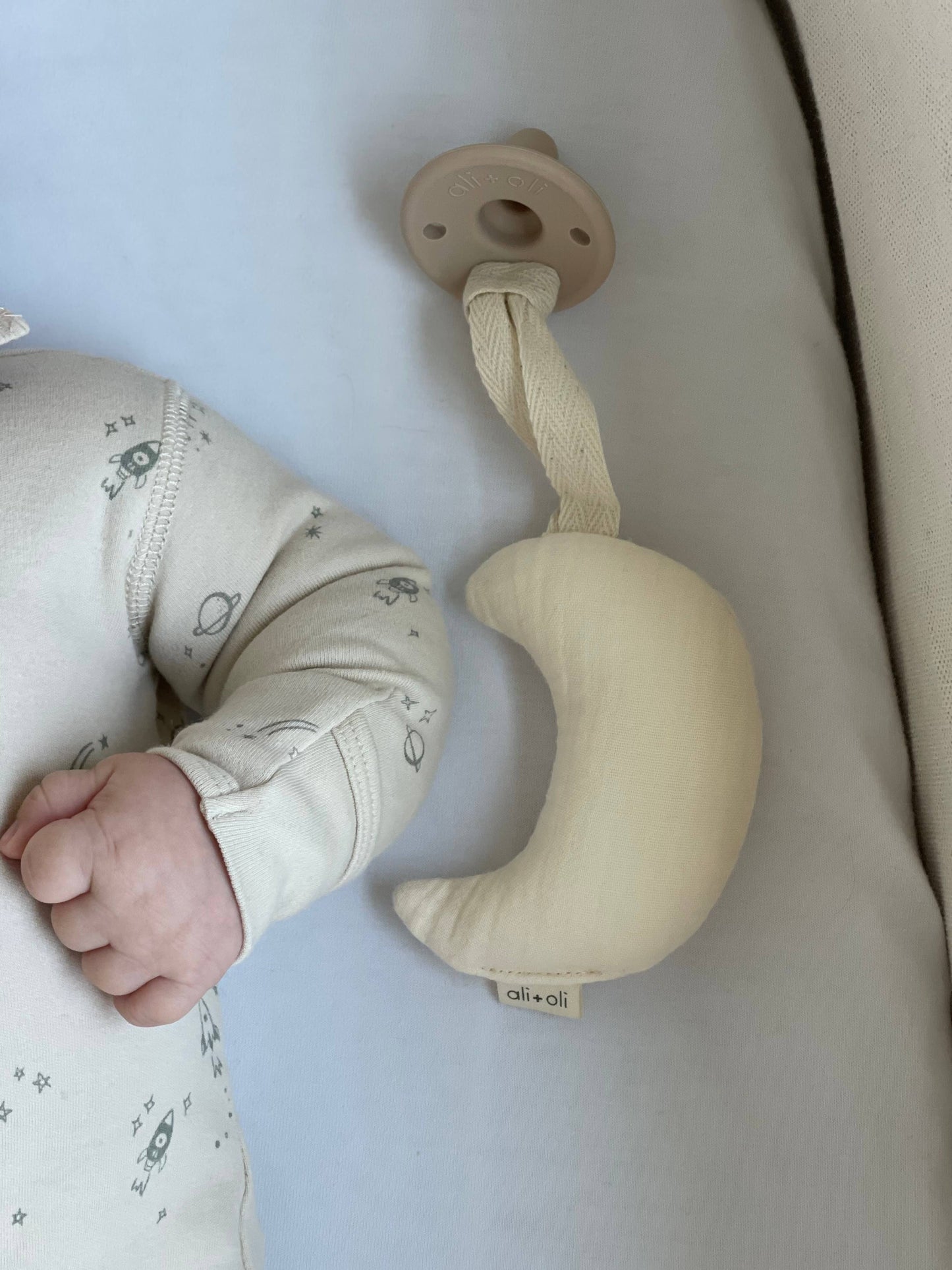 Ali+Oli - Pacifier Set Round (Oat & Coco)