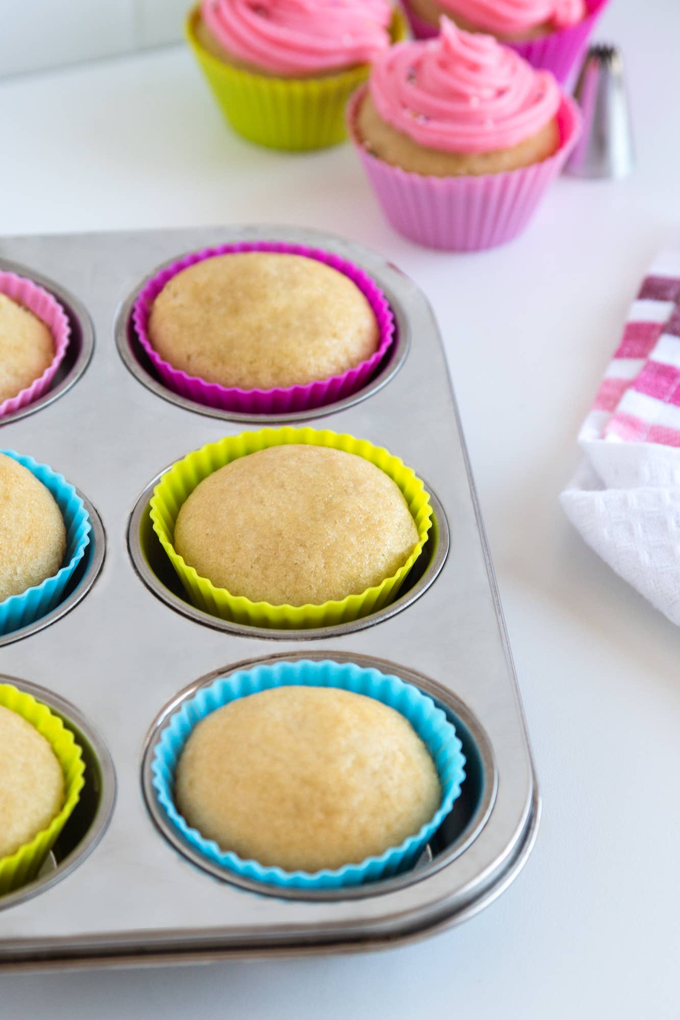 Fox Run Brands - Bakelicious Silicone Cupcake Liners, Set of 12, 2.75"