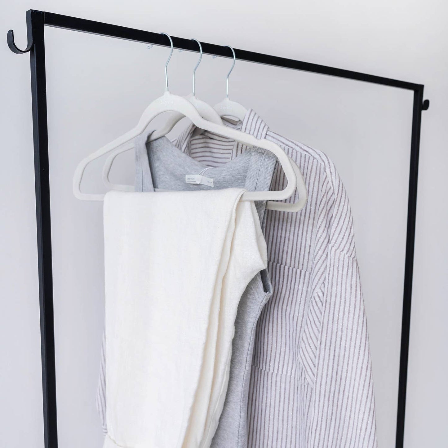 3 Sprouts - Adult Velvet Hangers (2 Packs of 15)