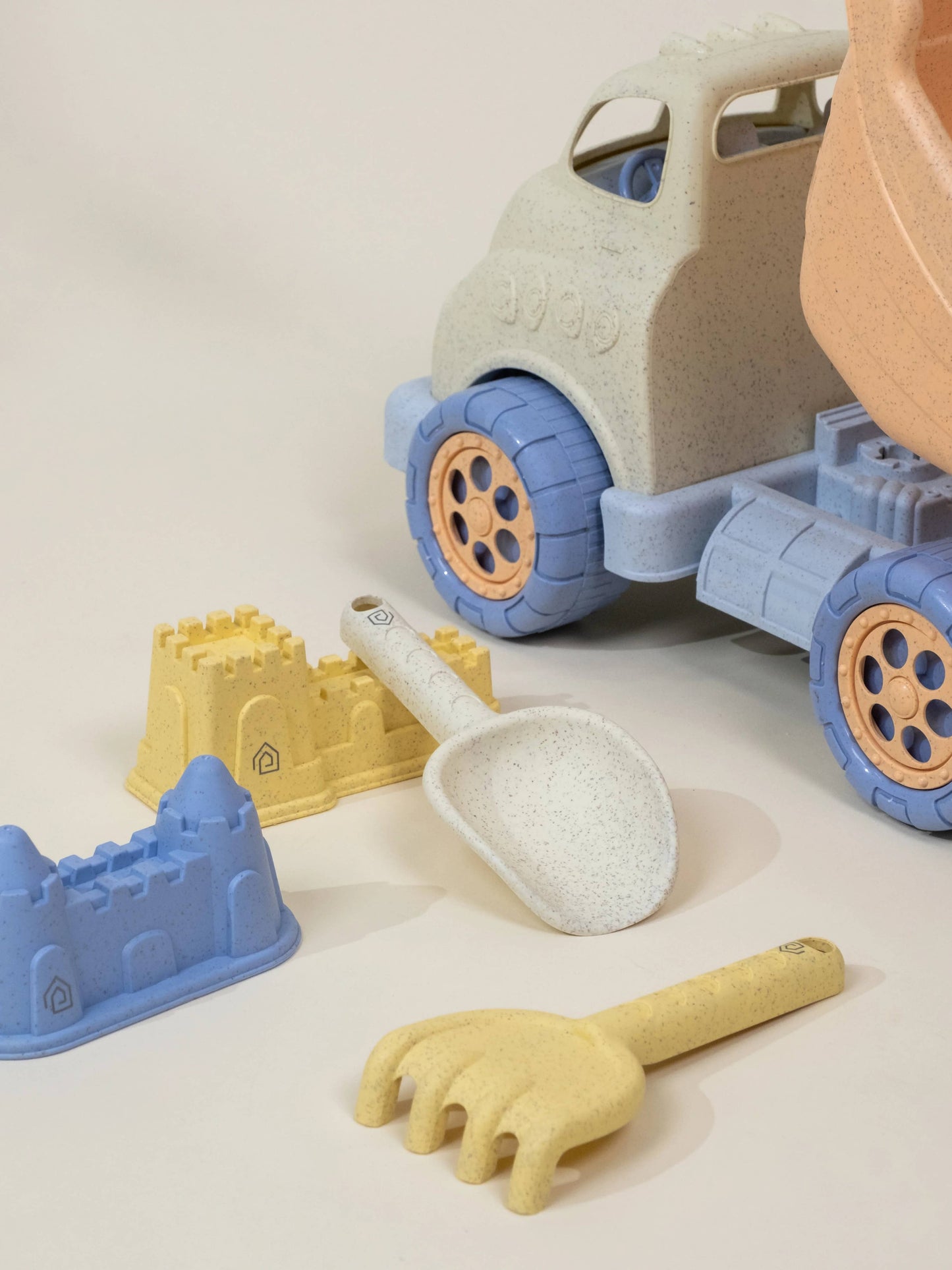 Coco Village - Oversized 5-Piece Wheat Straw Sand Toy Set – Dump Truck & Accessories