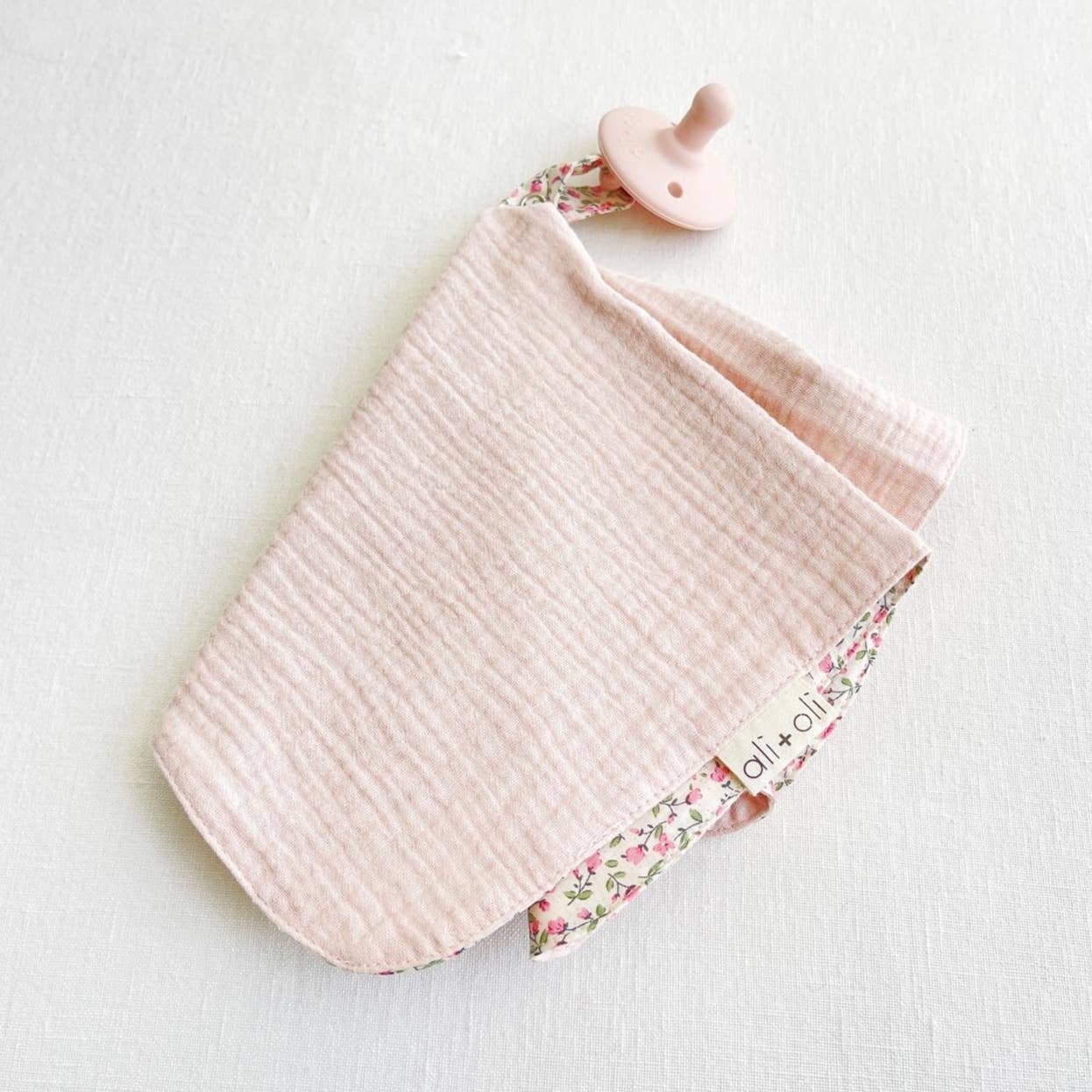 Ali+Oli - Pacifier Blanket Holder (Pink/Flowers)