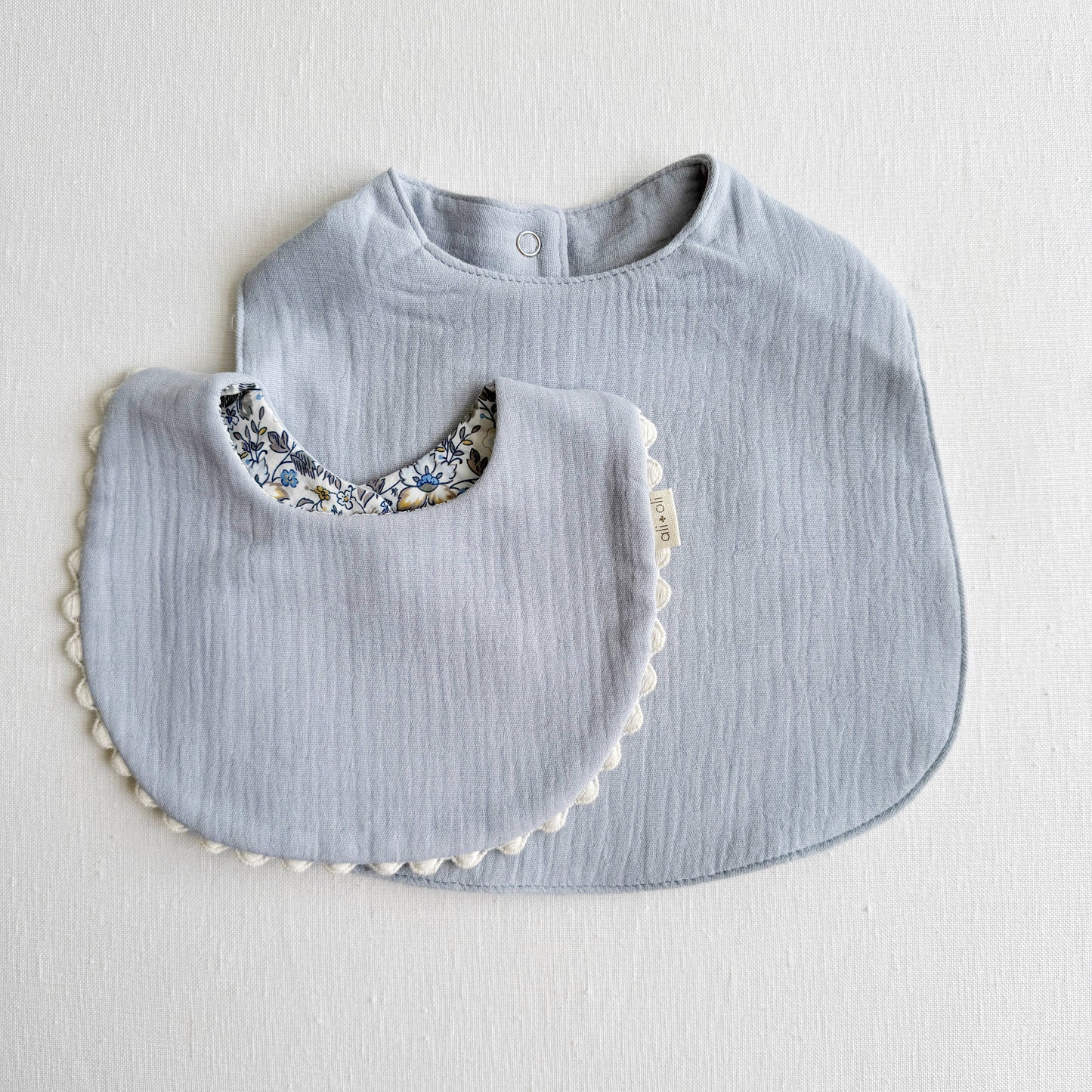 Ali+Oli - Muslin Cotton Reversable Baby Bib (Blue/Flowers)