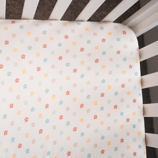 Stretch Crib Sheet | Sunlit Daisy