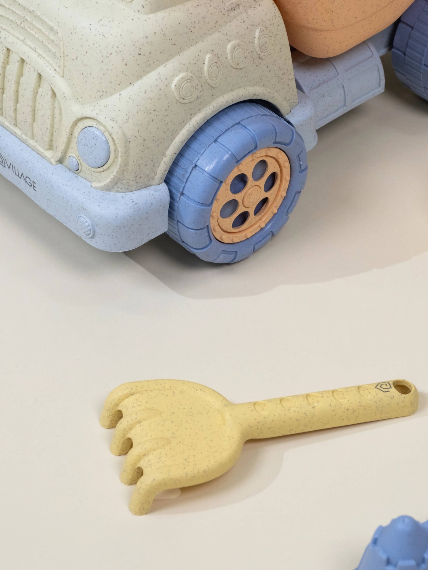 Coco Village - Oversized 5-Piece Wheat Straw Sand Toy Set – Dump Truck & Accessories