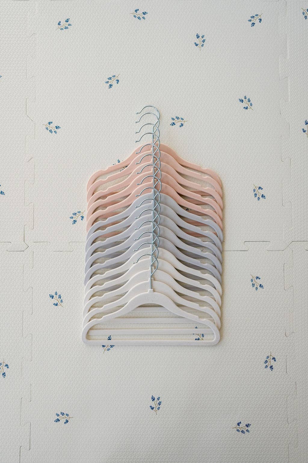 3 Sprouts - Kids & Baby Velvet Hangers (2 Packs of 15)