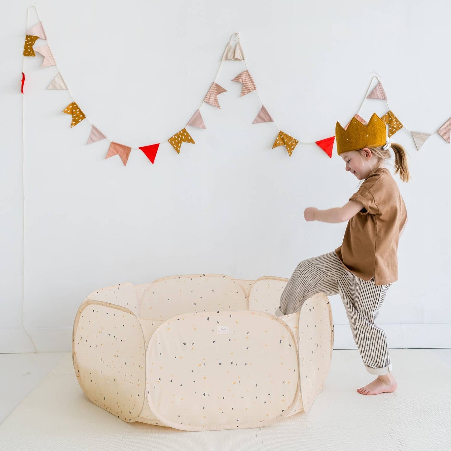 3 Sprouts - Kids Ball Pit with Recycled Fabric (balls not incl.)