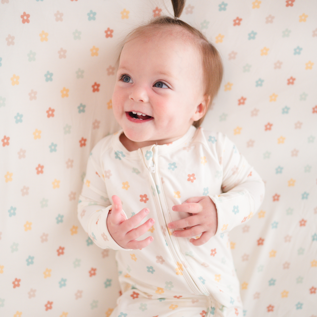 Stretch Crib Sheet | Sunlit Daisy
